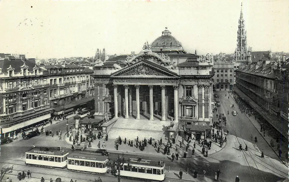 A Bolsa de Bruxelas — vista panorâmica com trams — Edições ARFO Bruxelas - Frente