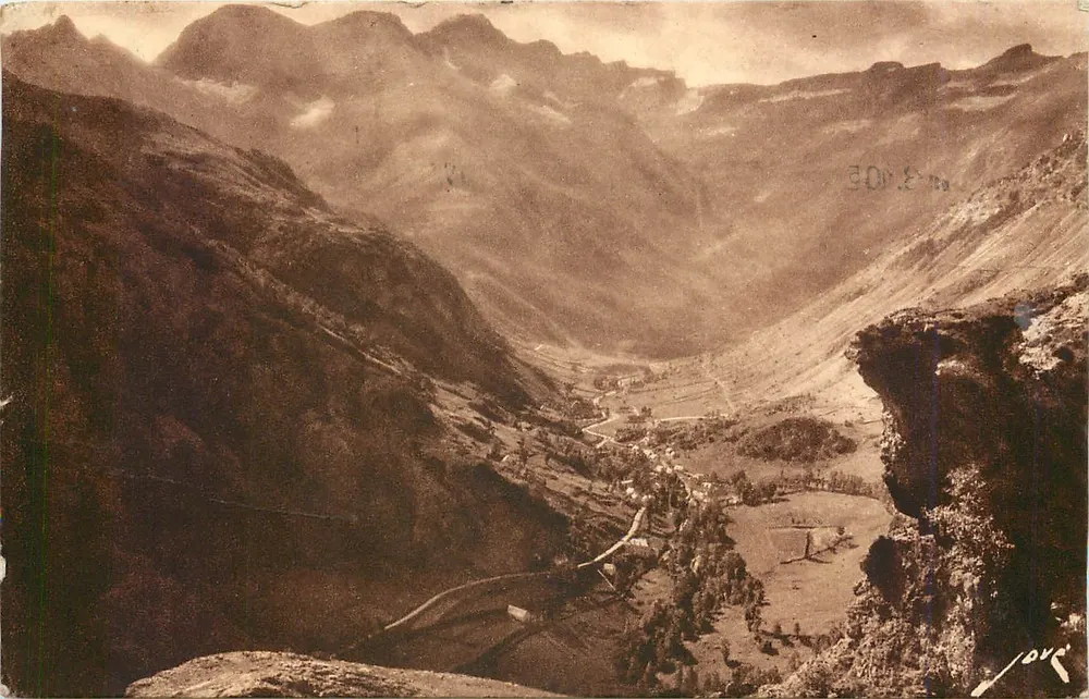 Vista geral de Gavarnie — Edições JOVÉ, Pau (B.-P.) — N° 127 - Frente