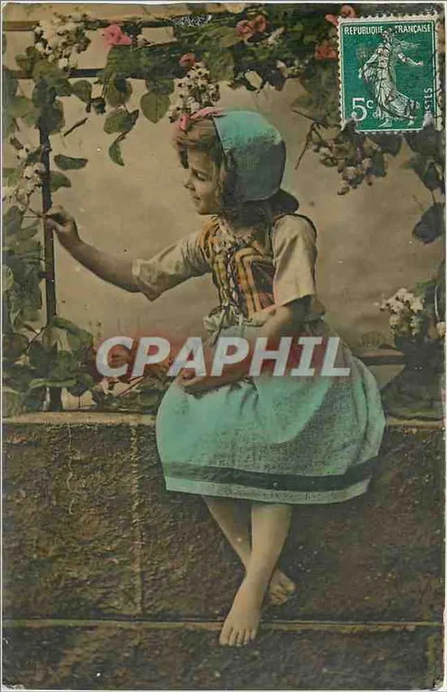 Menina brincando entre flores — editor desconhecido, número de série não visível - Frente