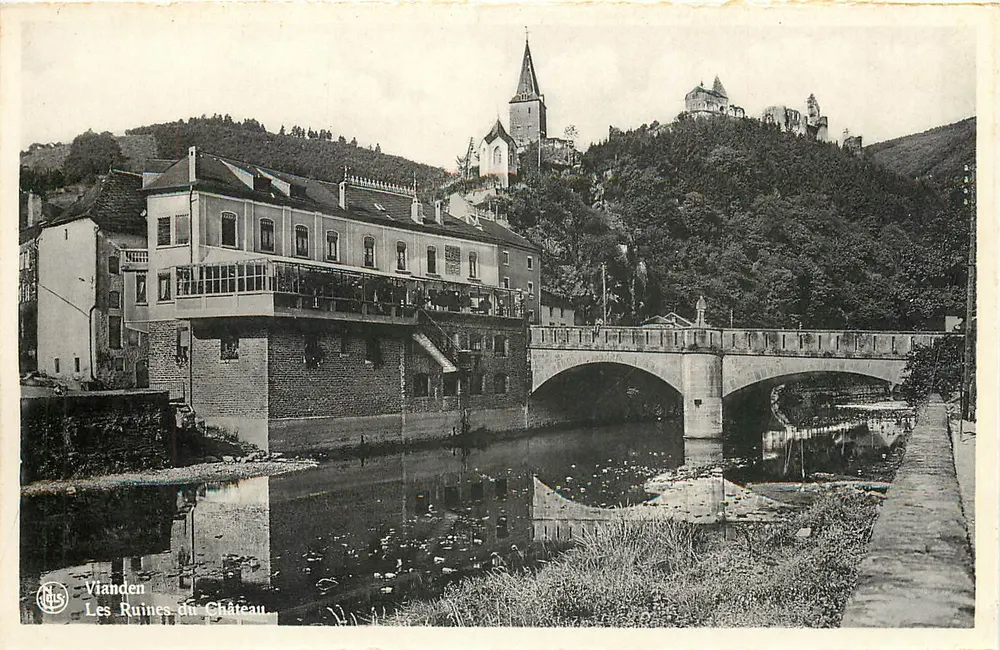 Vianden — Las Ruinas del Castillo — Vianden - Anverso