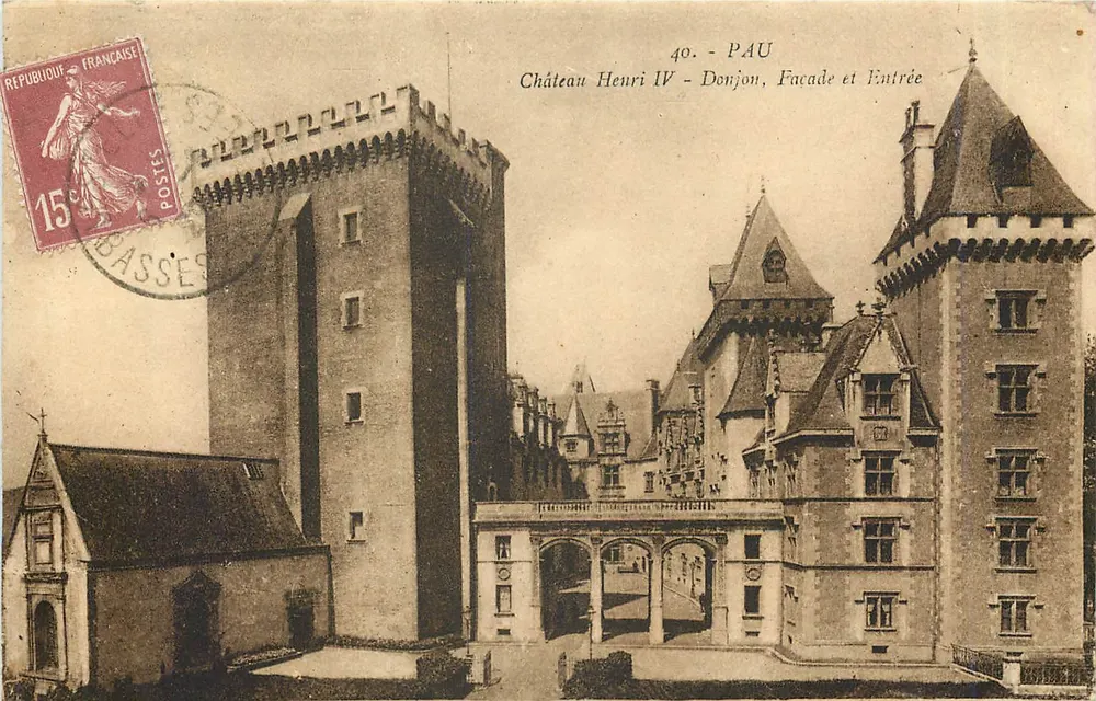 Pau - Château Henri IV - Donjon, Façade et Entrée — Éditeur : Héloïse Labouche Frères, Toulouse, n°40 - Recto
