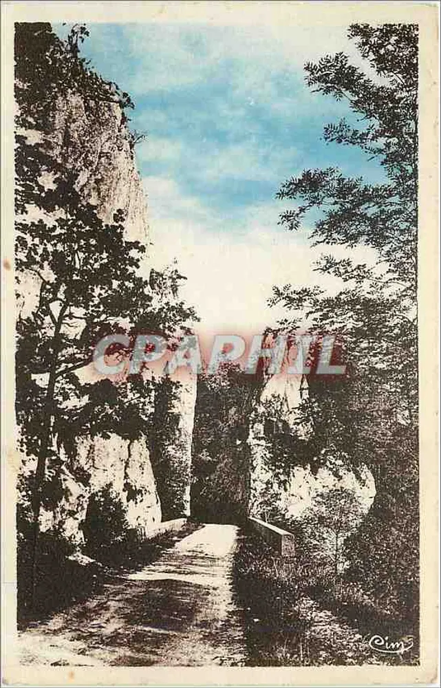 Castelo de Rochançon — Vista do caminho entre falésias — Cimé, editor - Frente