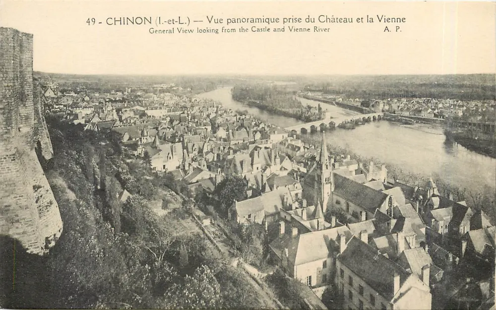 Chinon (Indre-et-Loire) — Panoramablick vom Schloss und der Vienne — A. P. - Vorderseite