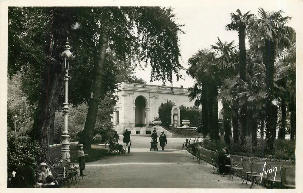 Jardim público — entrada monumental com palmeiras — Edições de Arte 'L'Editeur' n°1654 - Frente