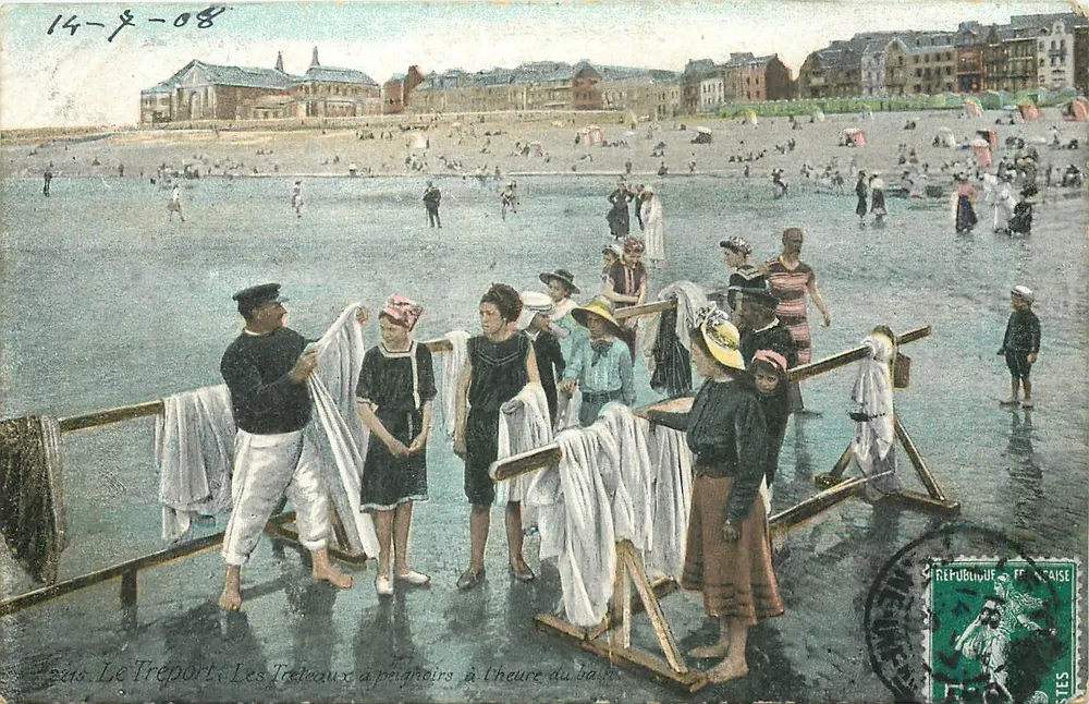 Le Tréport — Die Treteaux mit Bademänteln zur Badezeit — Verlag ohne sichtbare Inschrift - Vorderseite