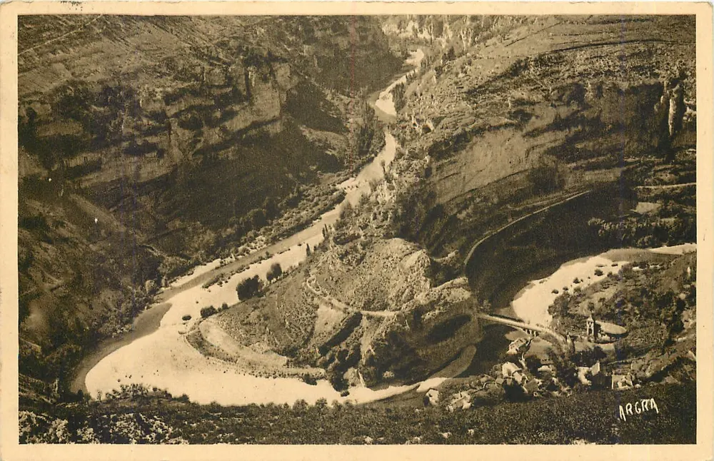 Gorges du Tarn — Boucle du Tarn à Saint-Chély-d'Apcher — Les Arts Graphiques - Toulouse - Awers