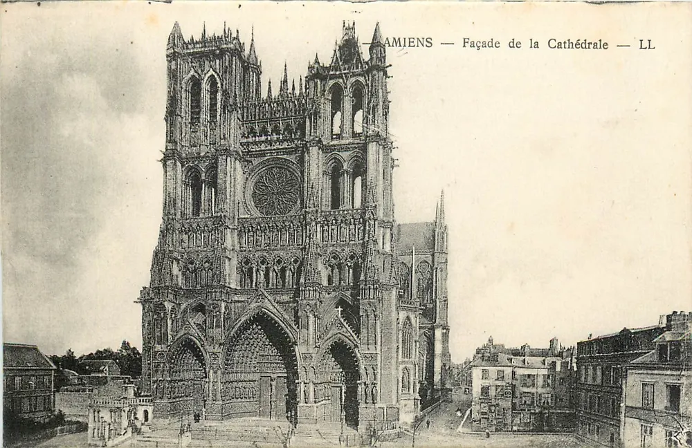 Amiens — Fachada da Catedral — LL - Frente