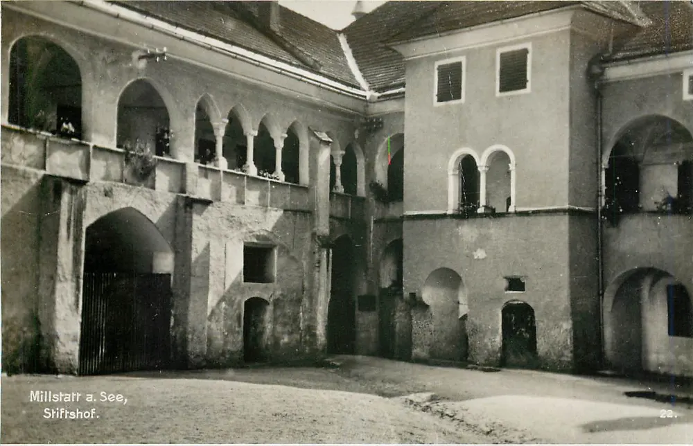 Millstatt a. See — Stiftshof — Carta postal de bebida Nr. 22 - Frente