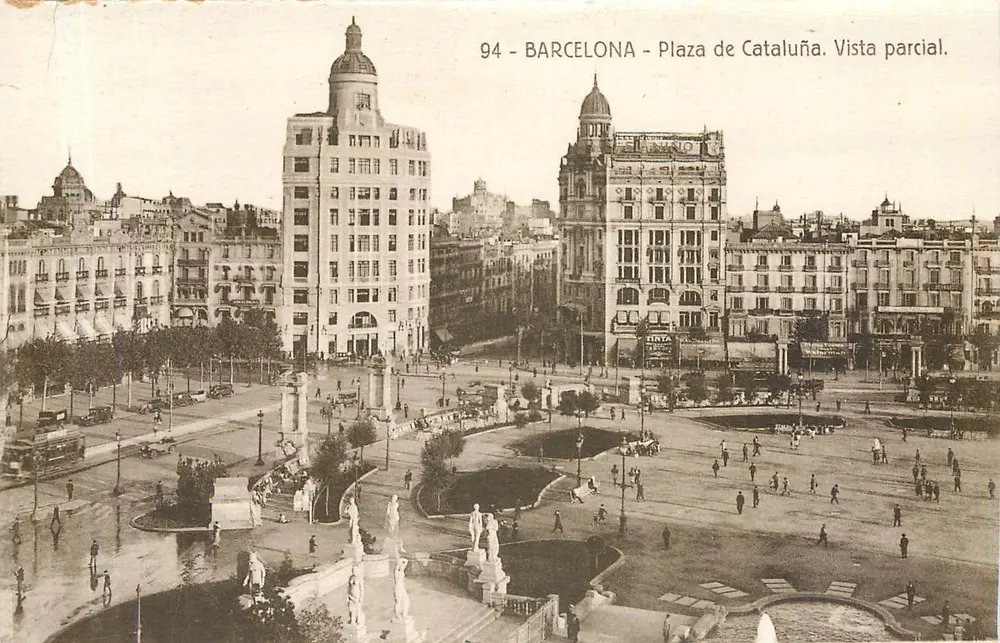 Barcelona - Plaza de Cataluña. Teilansicht. — Verlag: Postkarten « FERGAL » — Seriennummer 94 - Vorderseite