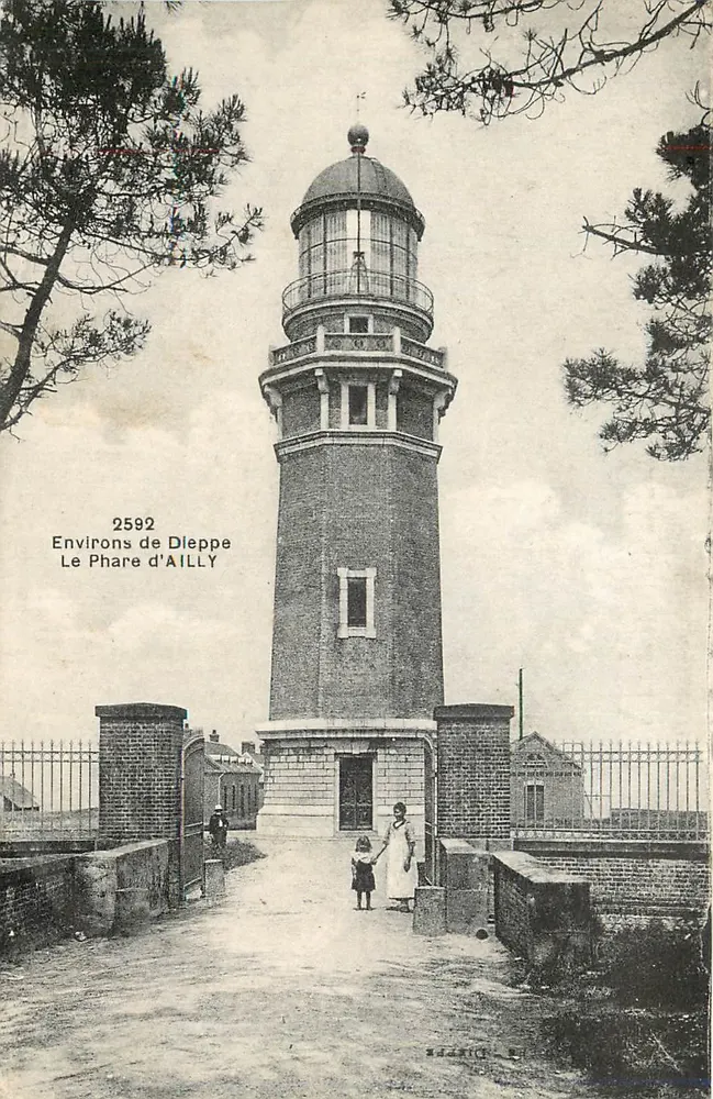 O Farol de Ailly — Arredores de Dieppe — Editor S. JACQUET, n° 2592 - Frente