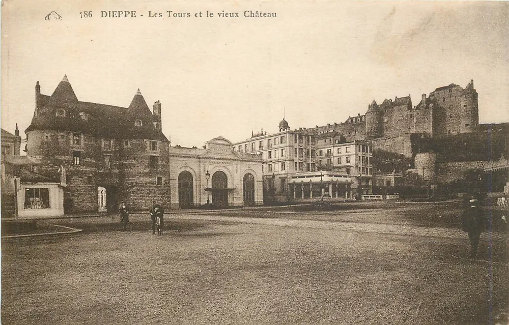 Dieppe - Les Tours et le vieux Château — n° 186 — éditeur C. Alleaume - Recto