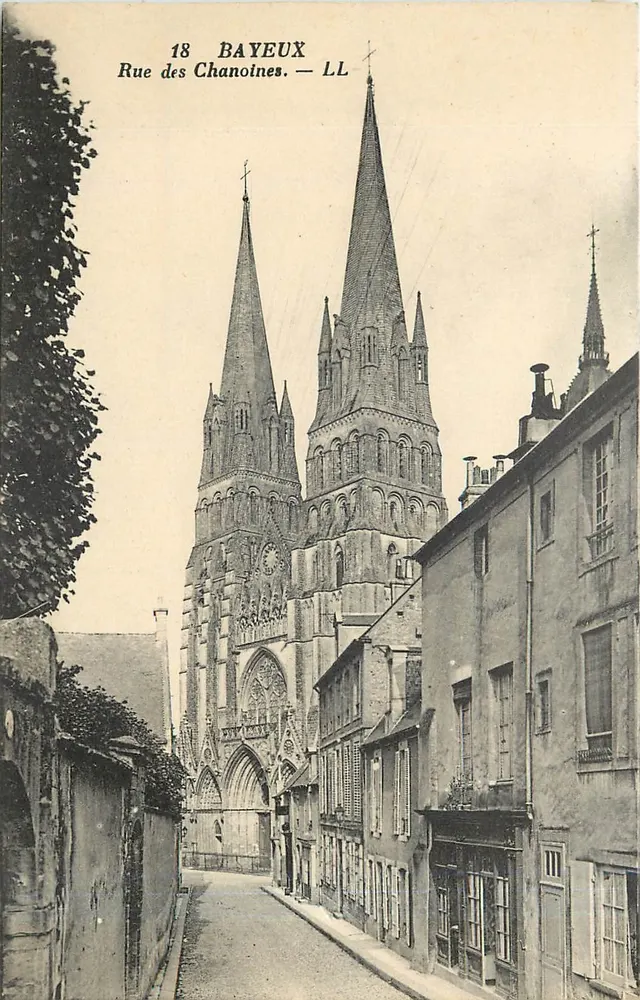 Bayeux — Rue des Chanoines — LL - Frente