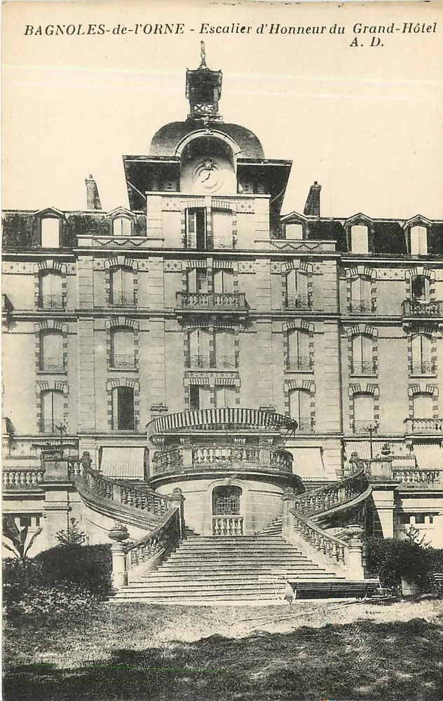Bagnolles-de-l'Orne - Escalier d'Honneur du Grand-Hôtel - A. D. - Recto
