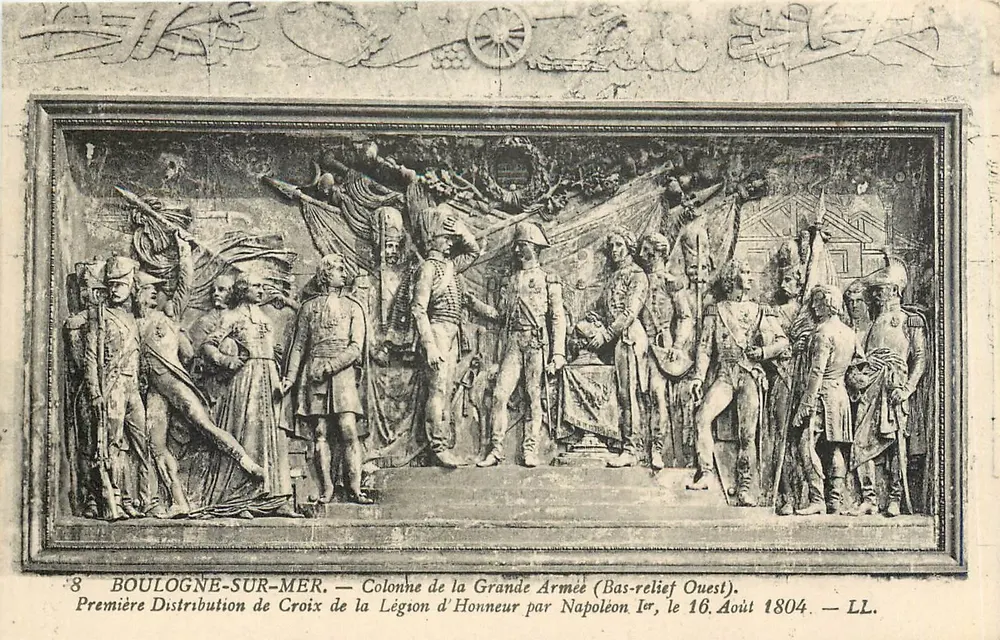 Boulogne-sur-Mer — Säule der Grande Armée (West-Basrelief). Erste Verleihung der Ehrenlegion durch Napoleon I., am 16. August 1804. — LL. - Vorderseite