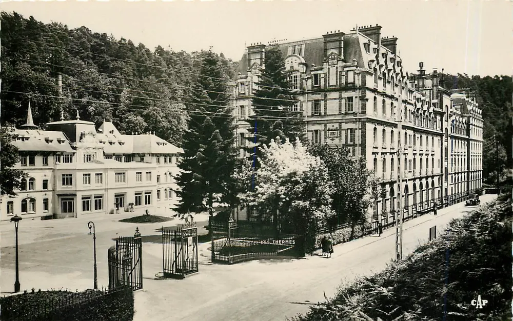 Bagnolles-de-l'Orne — Das Thermalhotel und das Thermalbad — Antike Ansichtskarte n°212 - Vorderseite