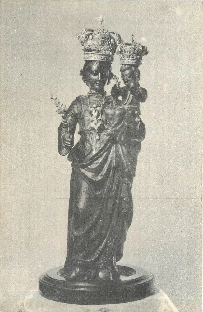 Wunderstatue der hl. Maria der Frieden — in der Kapelle des Konvents verehrt — Mutterhaus der Ordensschwestern der Heiligen Herzen und der Anbetung, Paris (12. Bezirk) - Vorderseite