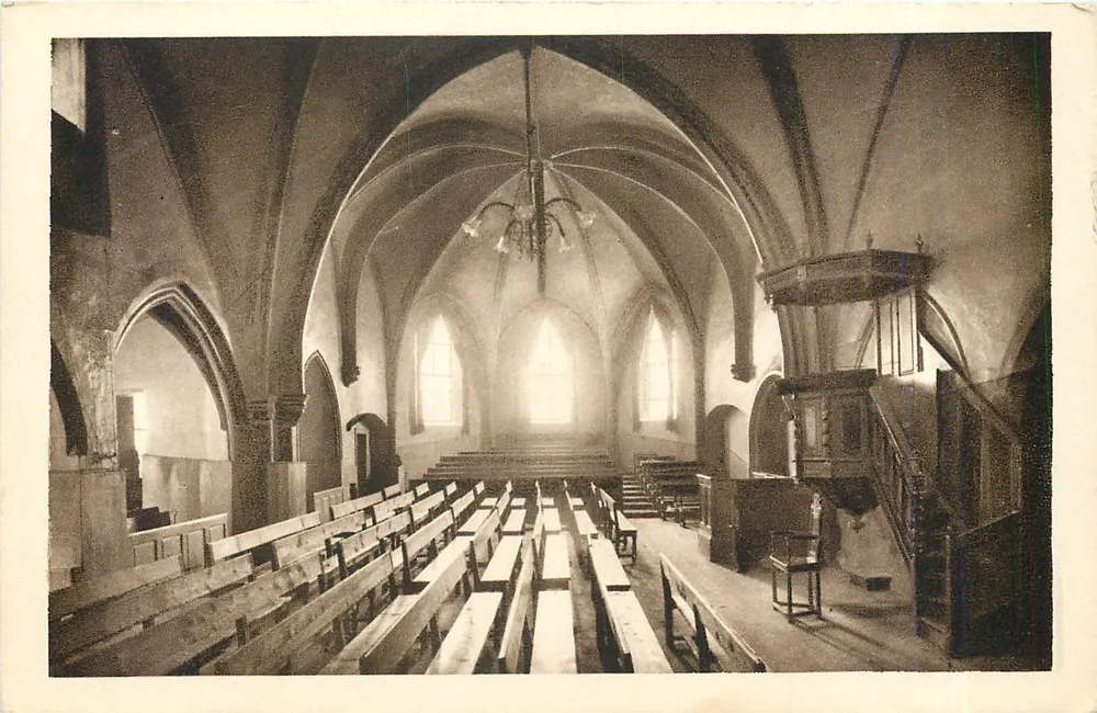 Interior da Igreja — Auditório de Calvino — A.H. - Frente
