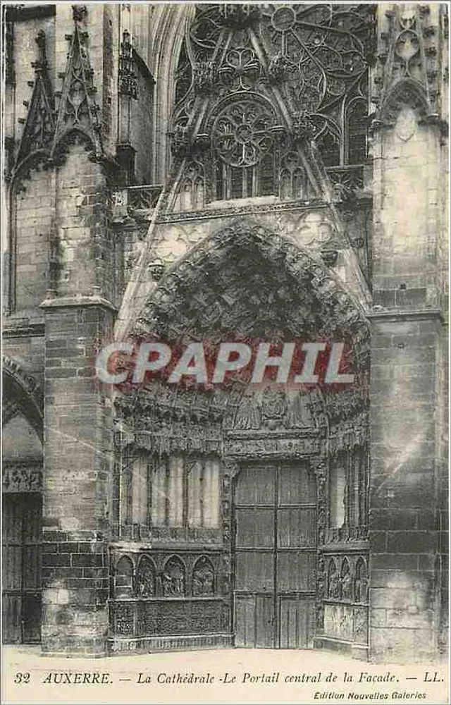 Auxerre — La Cathédrale - Le Portail central de la Façade — Édition Nouvelles Galeries - Recto