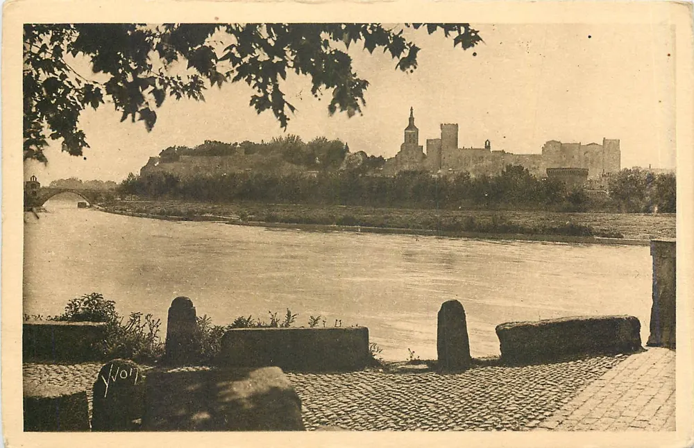 Avignon — Le Rhône et le Palais des Papes — Les Éditions d'Art Yvon, Paris - Recto