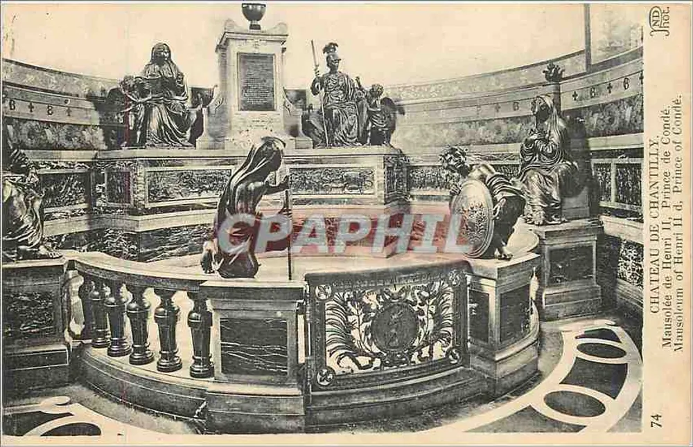 Schloss Chantilly — Museum des Prinzen von Condé — Saal des Grabes von Henri II - Vorderseite