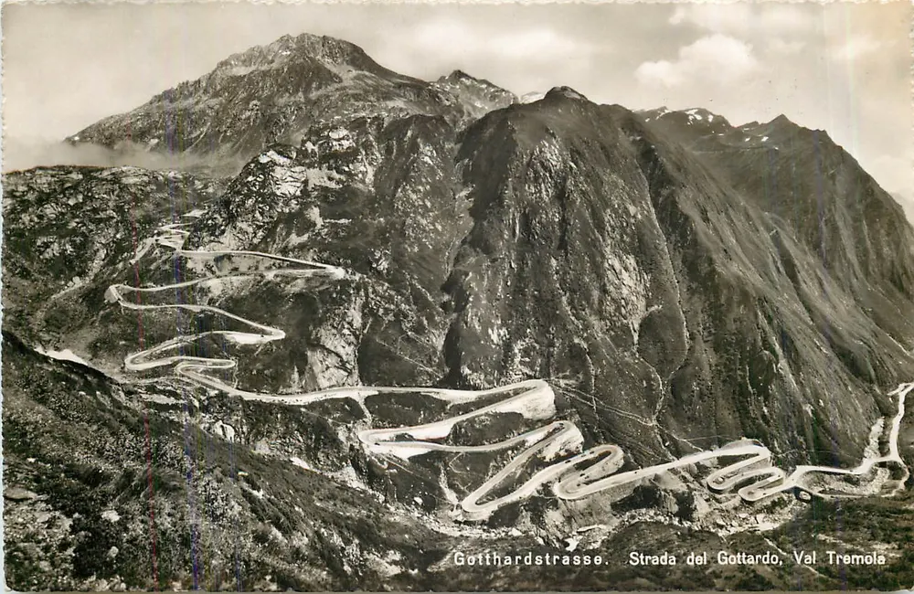 Strada del Gottardo, Val Tremola — zakręcona droga w alpach szwajcarskich — Photoglob-Wehrli AG, Zürich - Awers