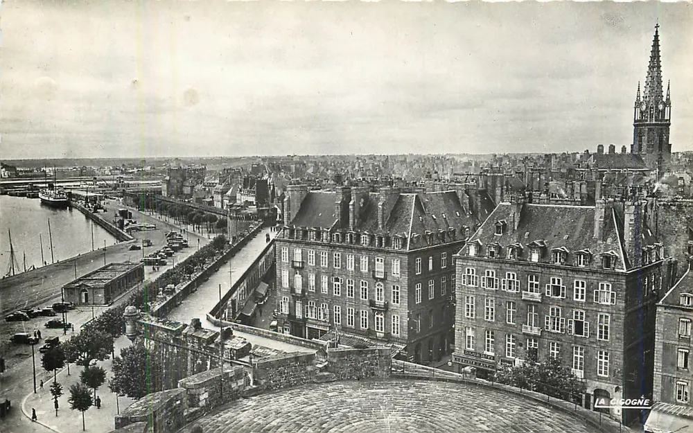 Saint-Malo (Ille-et-Vilaine) — Ansicht der Promenade der Mauern — Editions 'LA CIGOGNE' - Vorderseite