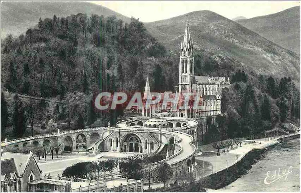 Lourdes — Vista geral da Basílica — Edição P. Doucet, Lourdes - Frente