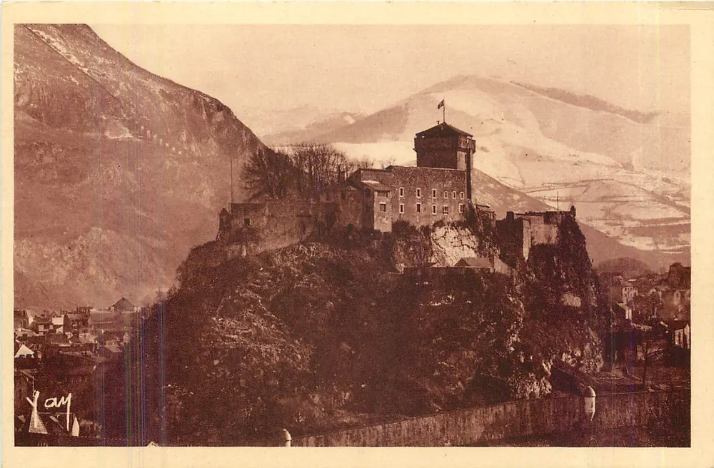 Lourdes — Das Schloss und die Berge — Ausgabe E. Quinam Lourdes n°65 - Vorderseite