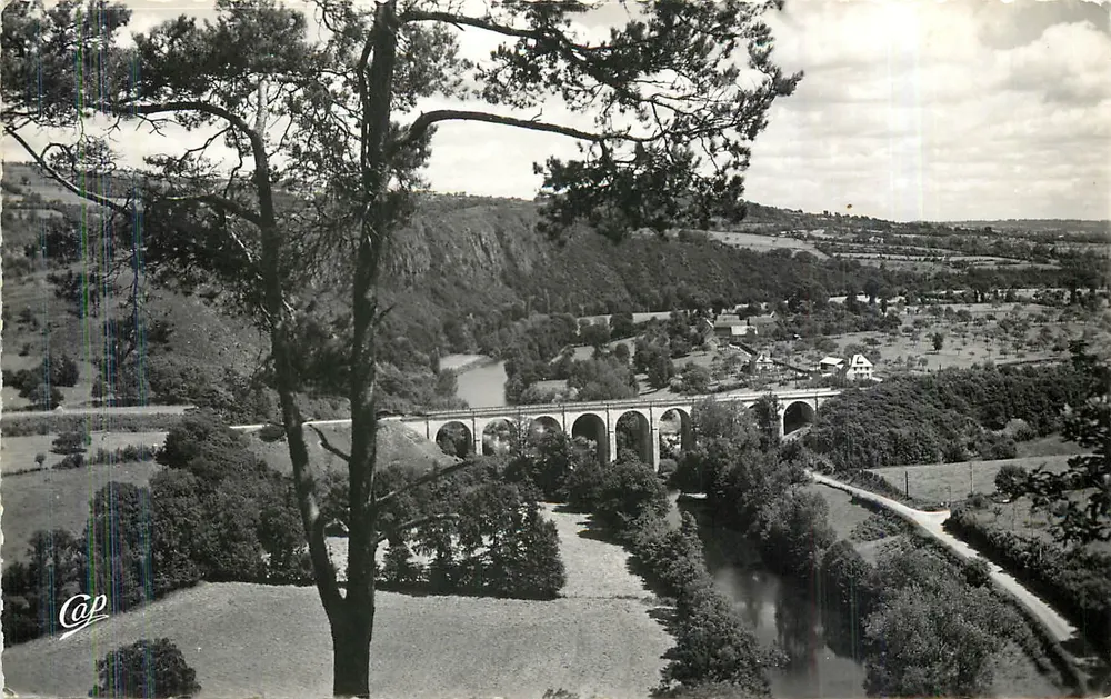 Vista del viadotto della Valle dell'Orne — CLECY — editore Cap - Recto
