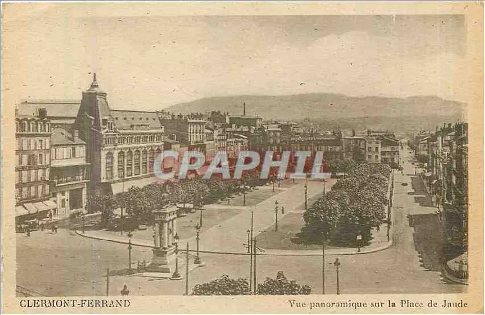 Clermont-Ferrand — Panoramablick auf die Place de Jaude — Verlag unbekannt - Vorderseite