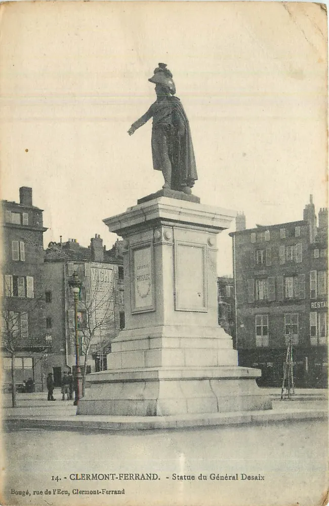 Clermont-Ferrand — Estátua do Geral Desaix — Bougé, rua de l’Ecu - Frente