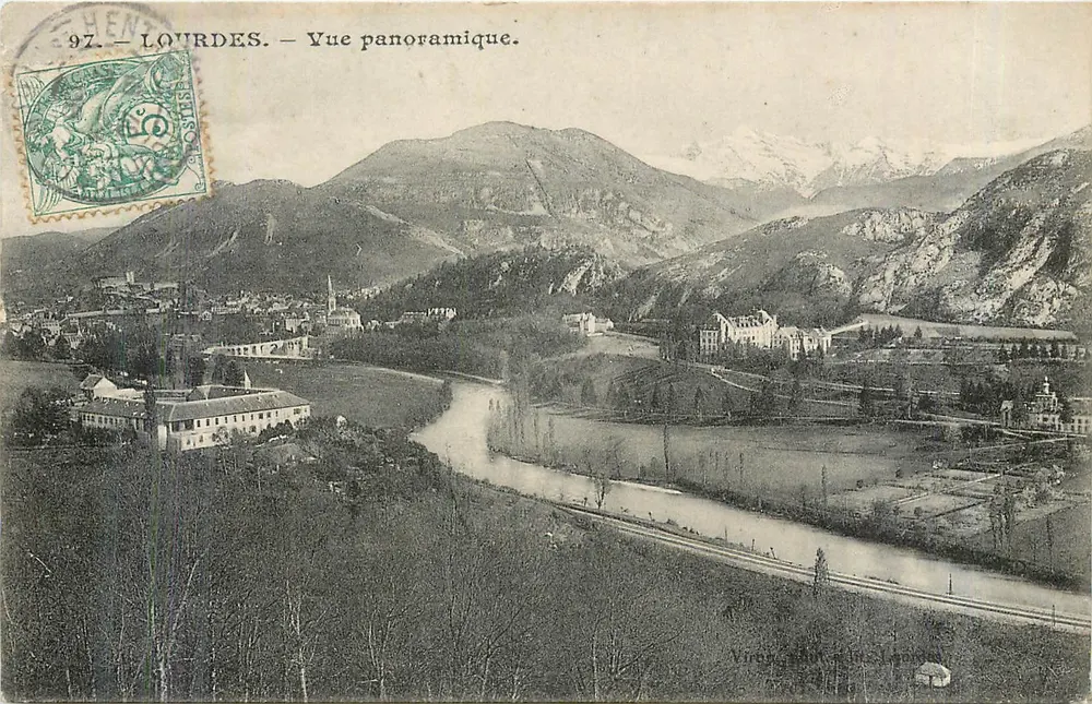 Lourdes — Vista panorâmica. — Editora: Virgile Béthune & Cie, n° 97 - Frente