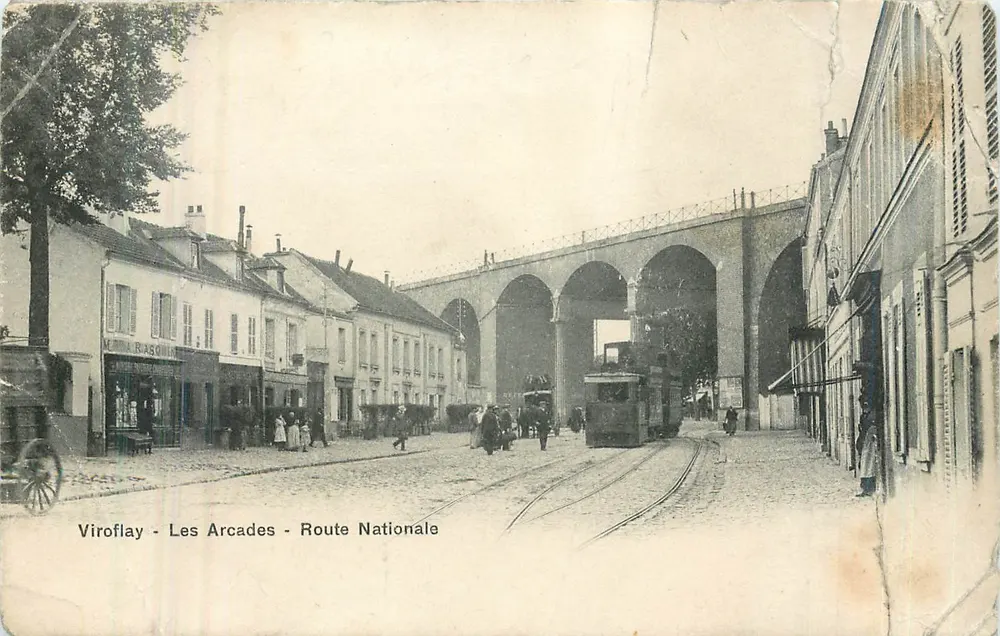 Viroflay - Le Arcate - Strada Nazionale — vista con viadotto e tram - Recto