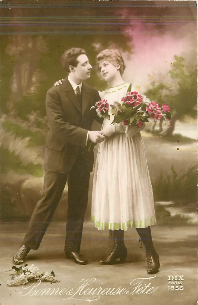 Casal jovem em traje de festa — 'Bom Feliz Aniversário' — DIX PARIS 1856 - Frente