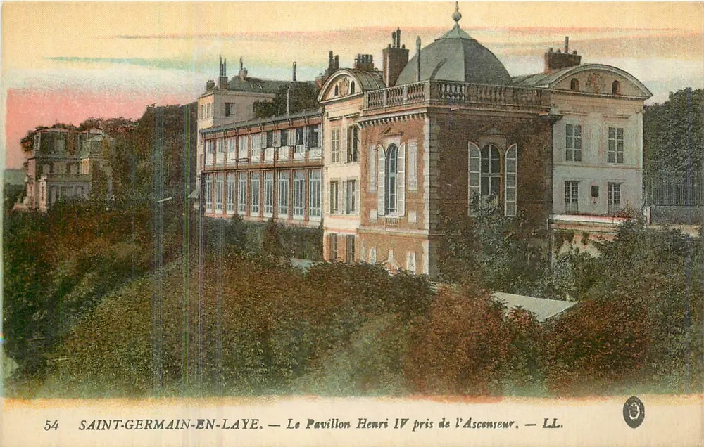Saint-Germain-en-Laye — Le Pavillon Henri IV pris de l'Ascenseur — LL - Recto