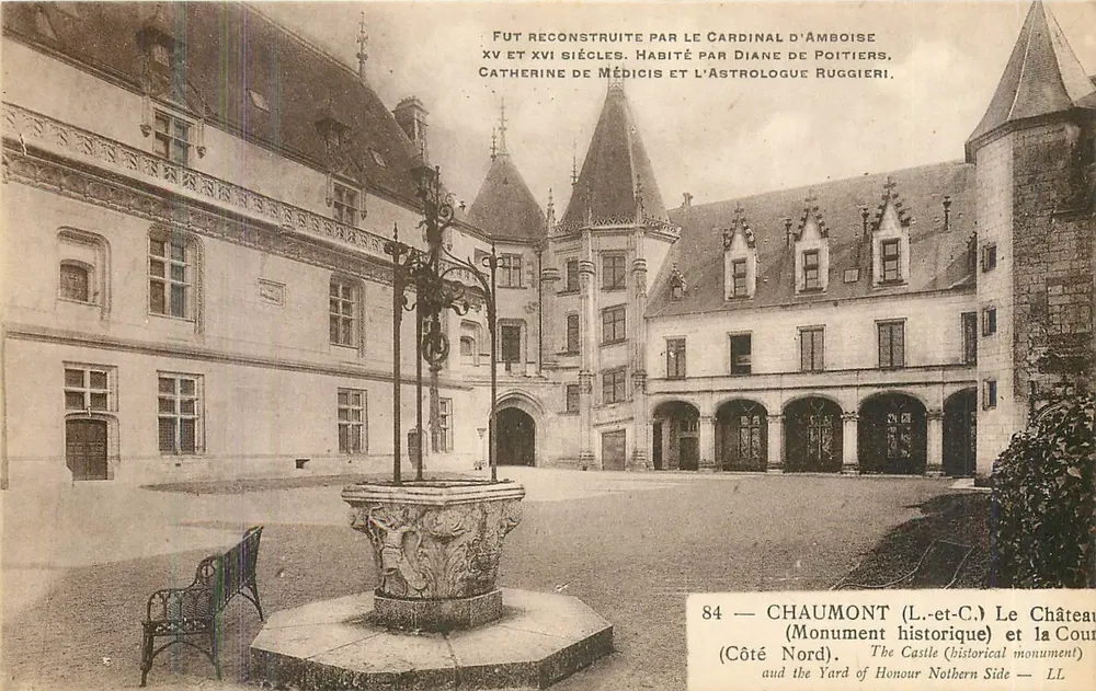 Chaumont (L.-et-C.) — Le Château (Monument historique) und die Cour (Nordseite) - Vorderseite