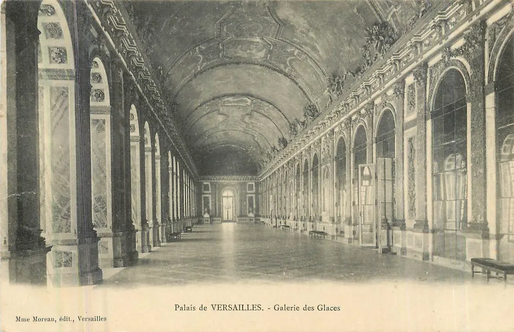 Palais de VERSAILLES - Galerie des Glaces — Mme Moreau, édit., Versailles - Recto