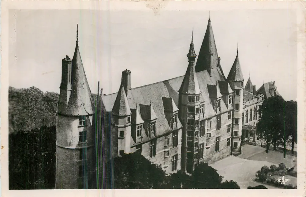 Nevers — Vista panorâmica do Palácio Ducal — CAP - Frente
