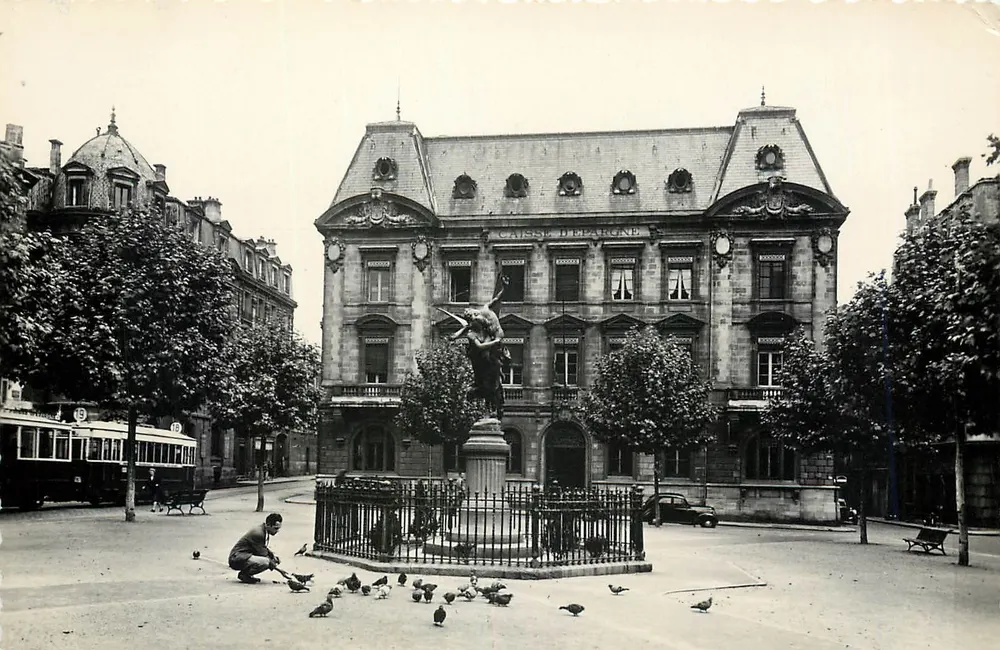 Praça da Caixa de Economia em Bordeaux — editora Edições Van Rulleau, n°1034 - Frente
