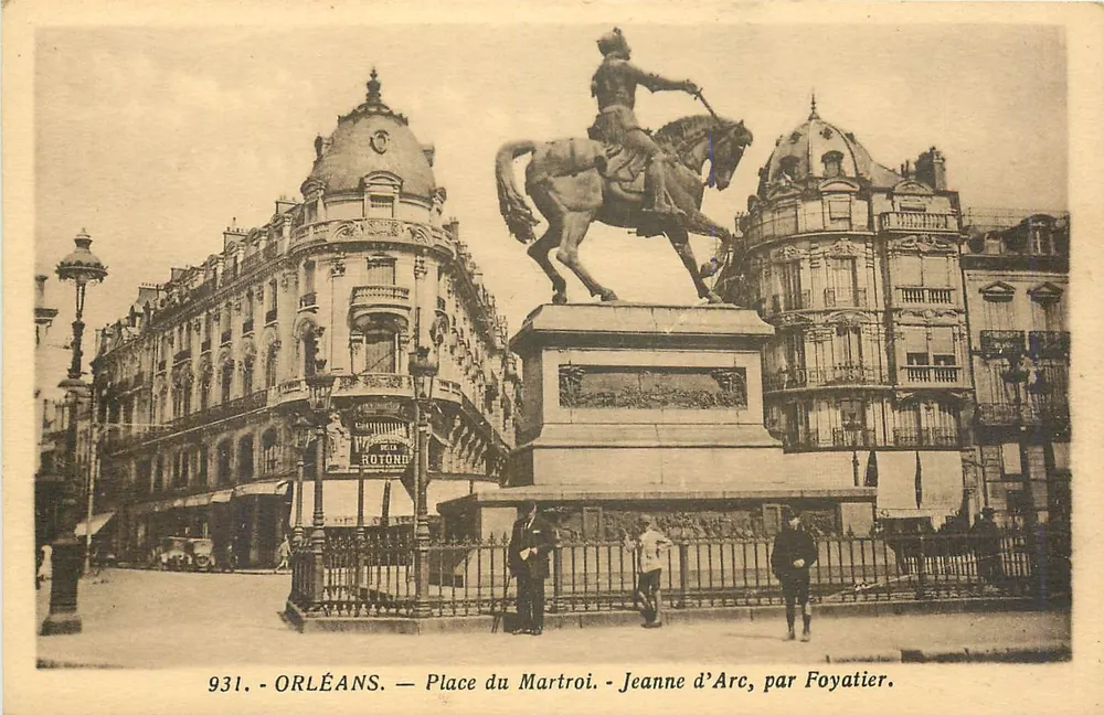 Orléans — Place du Martroi — Statue der Jeanne d'Arc von Foyatier - Vorderseite