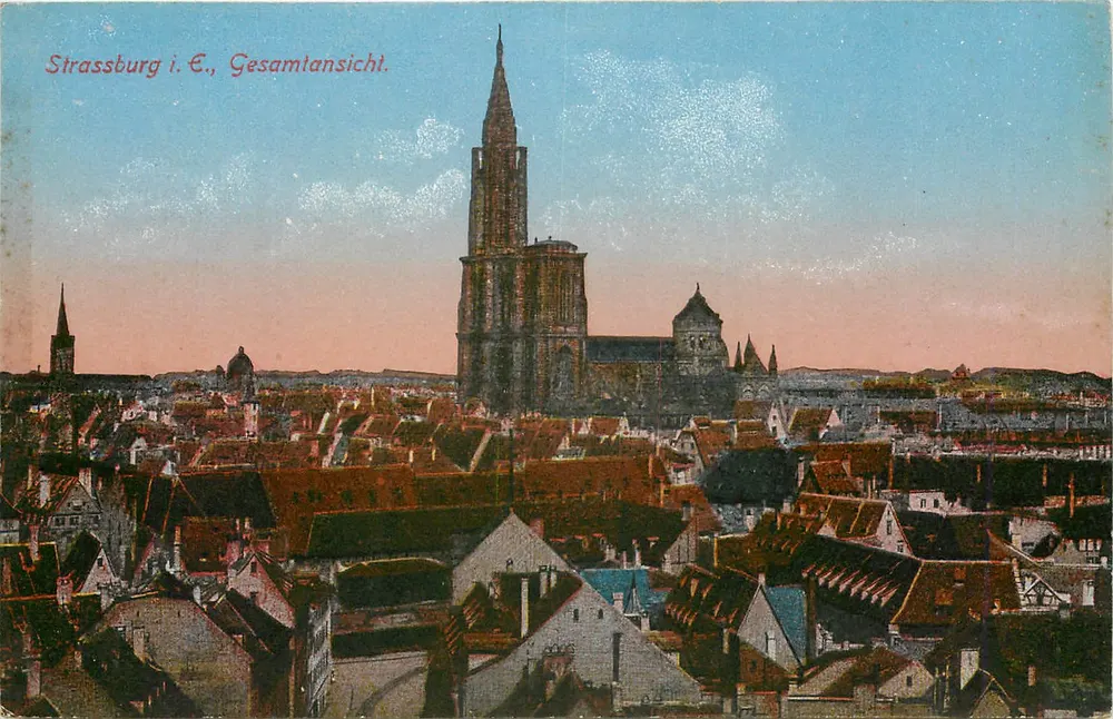 Strasbourg i. E., Vista geral — vista panorâmica da cidade com a catedral Notre-Dame em destaque - Frente