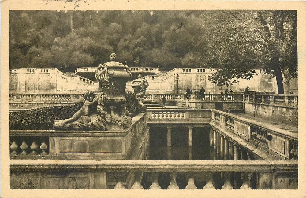 Nîmes (Gard) — Os Banhos Romanos — Edição A. Poulter - Nîmes - Frente