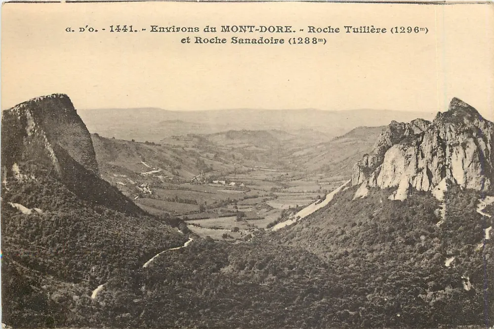 Umgebung von MONT-DORE - Roche Tuilière (1296m) und Roche Sanadoire (1288m) — g. d'o. - 1441 - Vorderseite