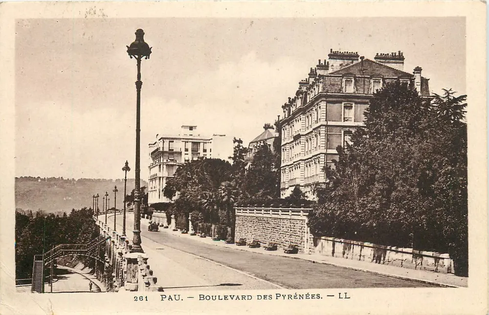 Pau — Avenida das Pirineus — LL, n° 261 - Frente