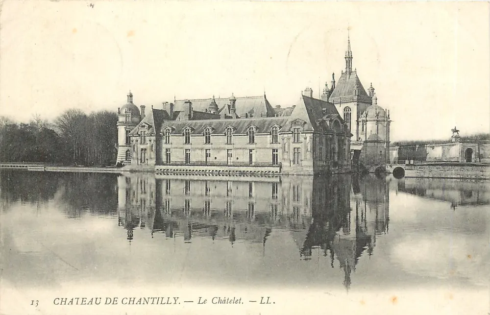 Castelo de Chantilly — Le Châtelet — LL. - Frente