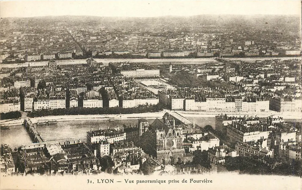 LYON — Vista panorâmica tirada de Fourvière — editor A. ROUTHAGAY, n° 31 - Frente