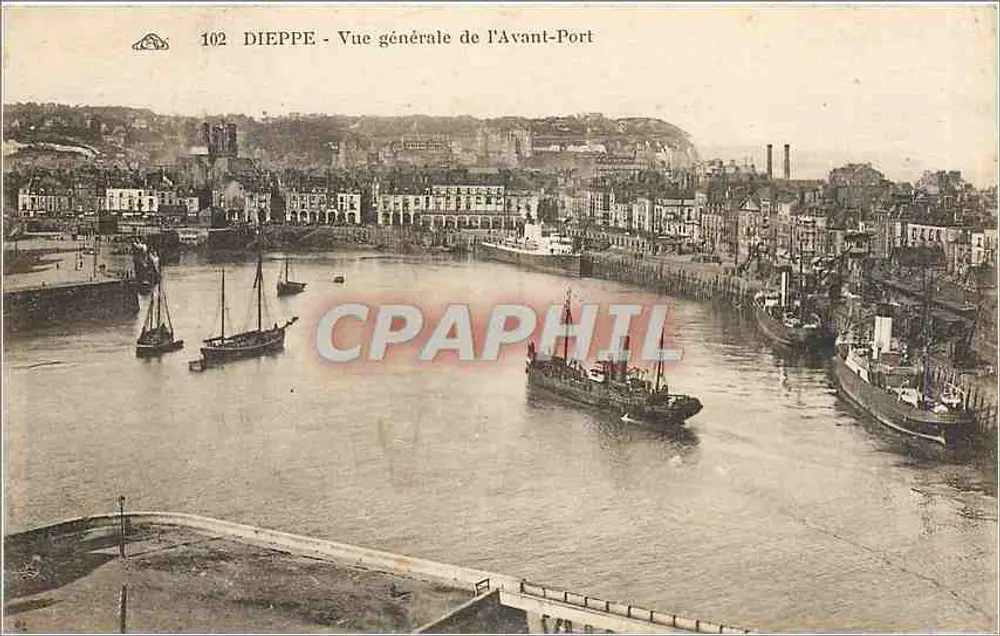 Dieppe - Vue générale de l'Avant-Port — CPA n°102, éditeur inconnu - Recto