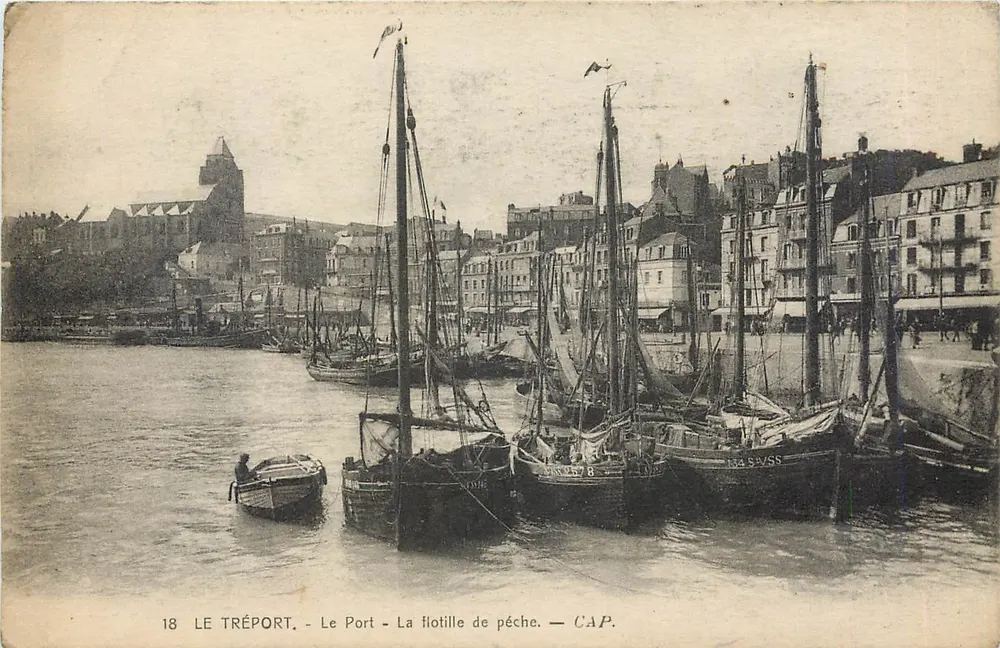 Le Tréport - Le Port - La flotille de pêche — CAP. - Recto