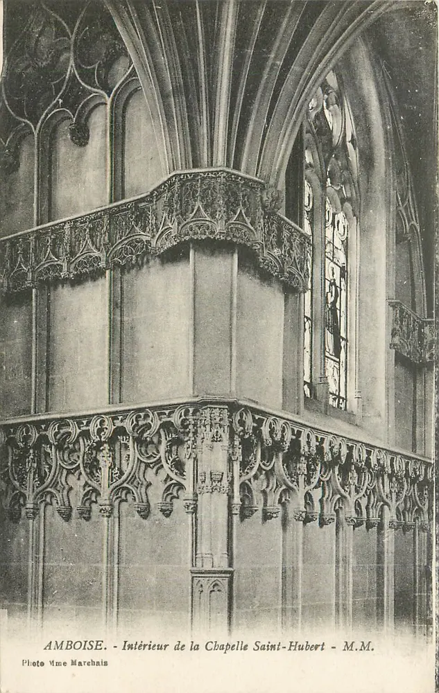 Amboise - Interior da Capela Saint-Hubert - Foto Vime Marchais - Frente