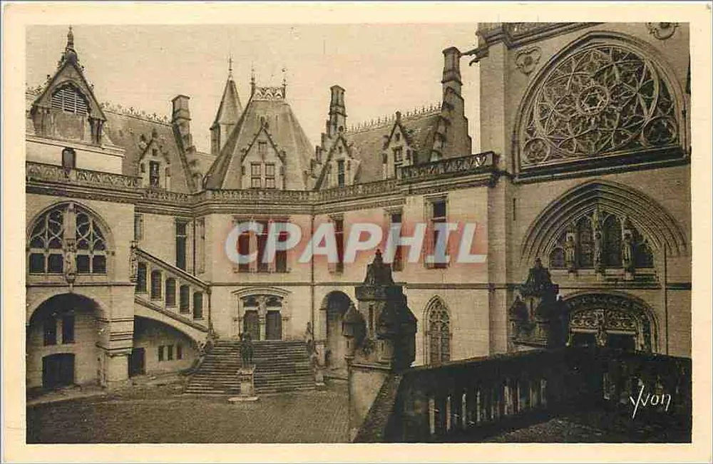 Castillo de Pierrefonds — La Cour d'Honneur — Les Éditions d'Art Français - Anverso